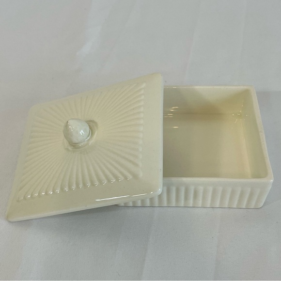 Wedgewood Trinket Box, Discontinued Edme Pattern, Cream China - Picture 6 of 10